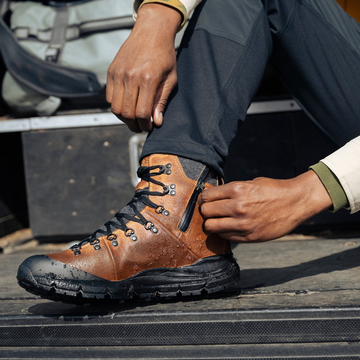 Danner Arctic 600 Side-Zip Bone Brown/Jet Black 200G