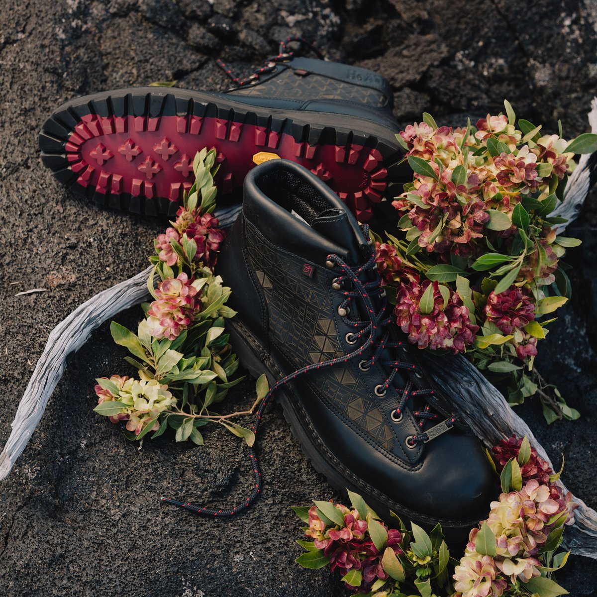 Danner Danner Light Sig Zane ‘A‘ali‘i Black/Lava Rock
