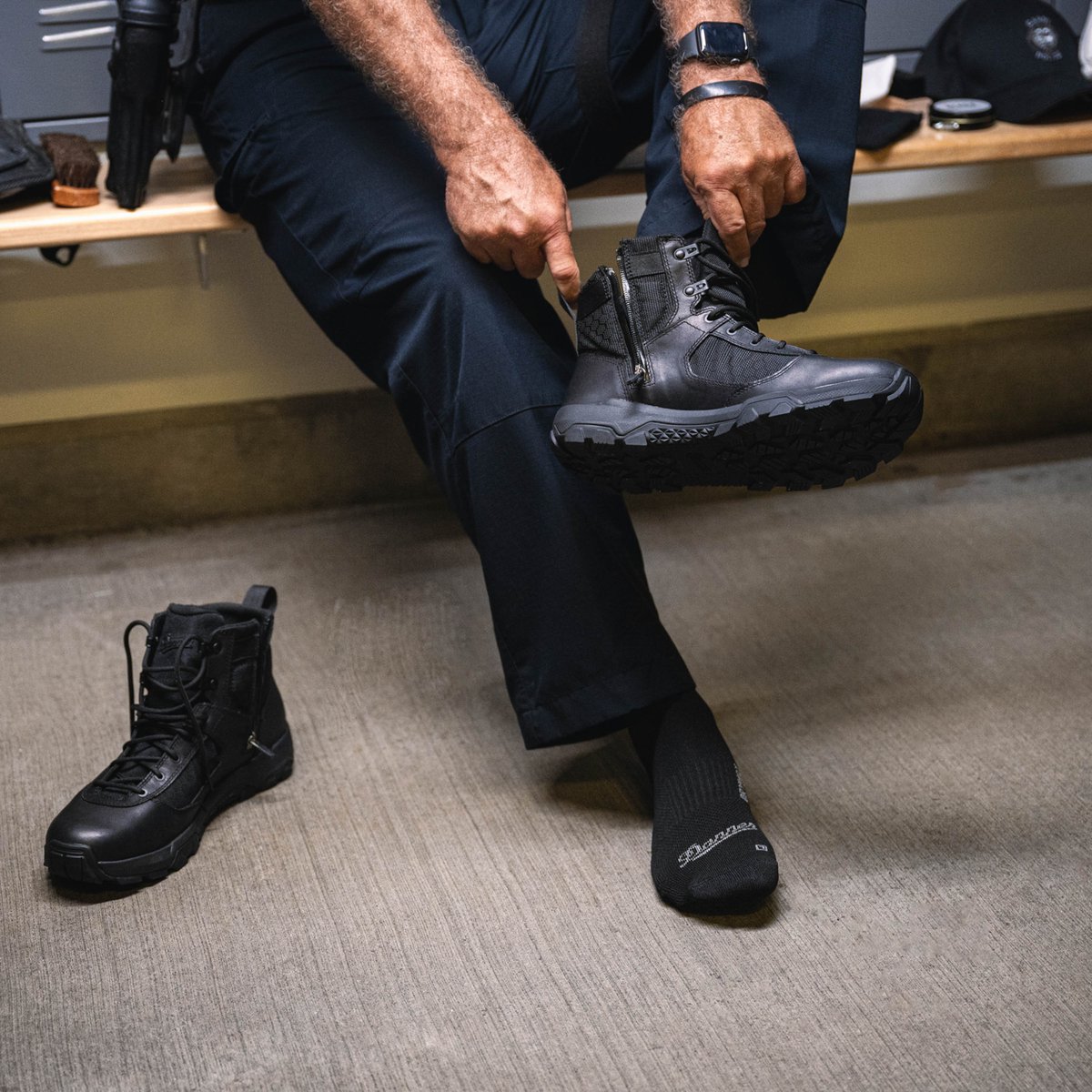 Danner Sonic Side-Zip 6" Black