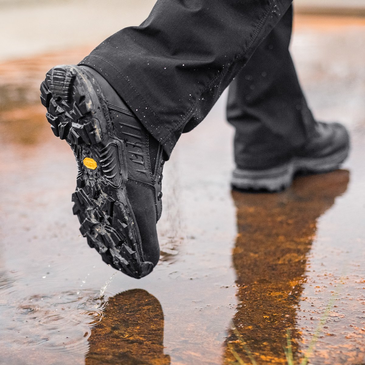 Danner Striker Bolt 8" Black