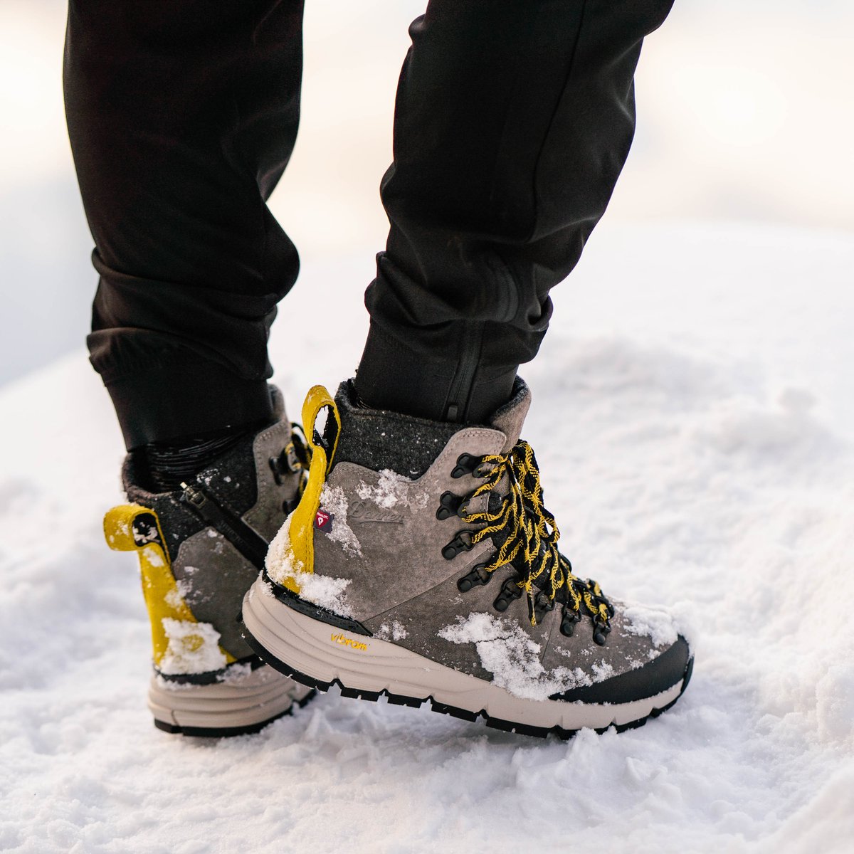 Danner Arctic 600 Side-Zip Driftwood/Yellow Insulated 200G